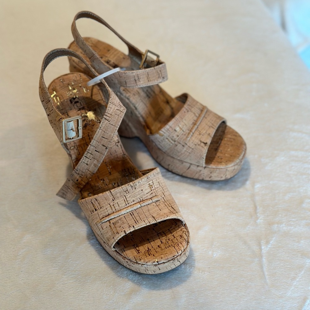 Korks size 8 
Bardot II Wedge Comfort Sandals
